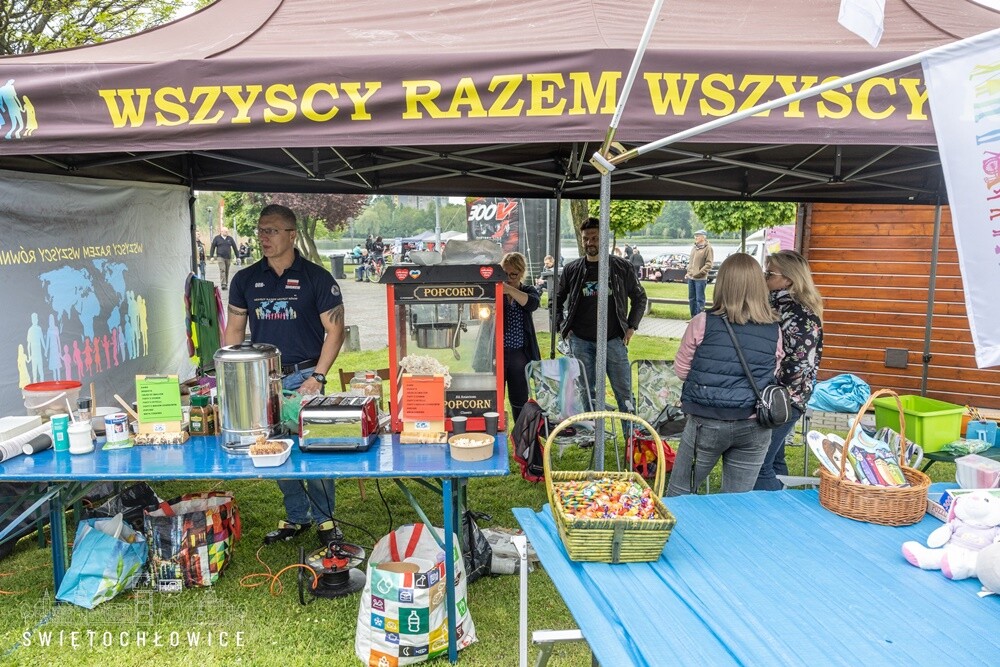 W sobotę 20 maja na terenie Ośrodka Sportu i Rekreacji "Skałka" odbyła się Ogólnopolska Akcja Krwiodawstwa MOTOSERCE. Głównym celem wydarzenia była zbiórka krwi oraz zbiórka pieniężna dla młodego mieszkańca Bytomia.

FOT. UM Świętochłowice