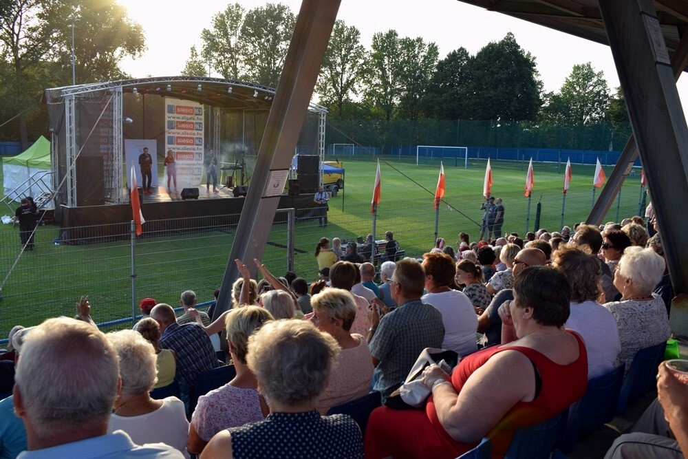 Piękna, letnia aura towarzyszyła kolejnemu Muzycznemu Spotkaniu Sąsiadów, które tym razem miało miejsce na stadionie ŚKS Naprzód Lipiny.