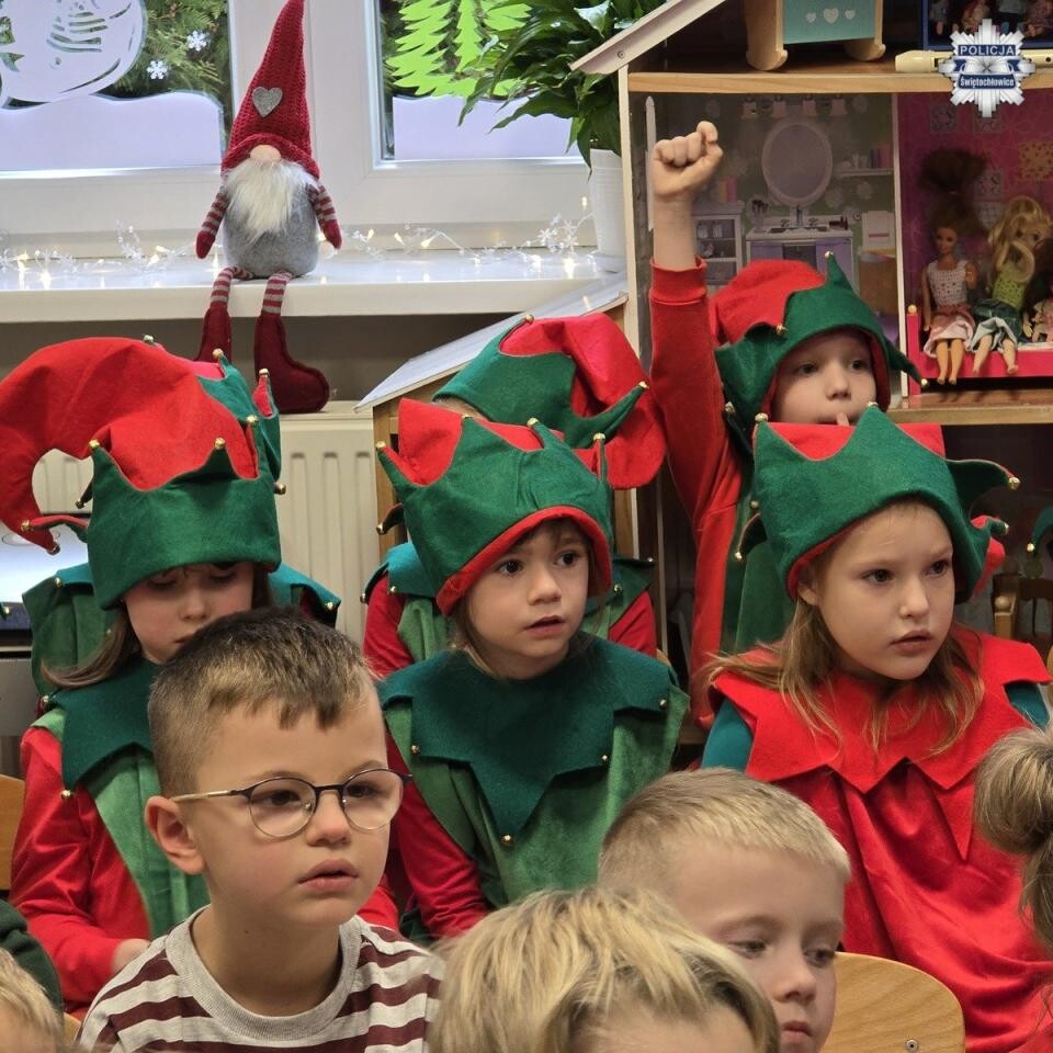Zimowe bezpieczeństwo – spotkanie policji z dziećmi w Przedszkolu nr 4 / fot. KMP Świętochłowice