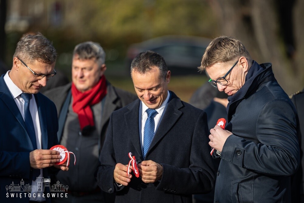 Msza św. w intencji Ojczyzny, przemarsz pod pomnik w parku Heiloo, wspólne odśpiewanie hymnu narodowego Rzeczypospolitej Polskiej oraz koncert "Niepodległość w dźwiękach".

fot. UM Świętochłowice