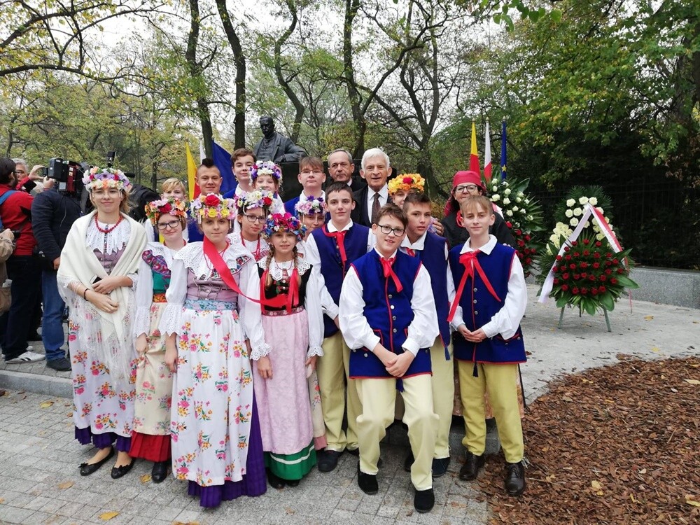 W Warszawie odsłonięto pomnik Wojciecha Korfantego. W uroczystości uczestniczyli śląscy samorządowcy oraz uczniowie Szkoły Podstawowej nr 22 w Rudzie Śląskiej, którzy wystąpili w tradycyjnych śląskich strojach.