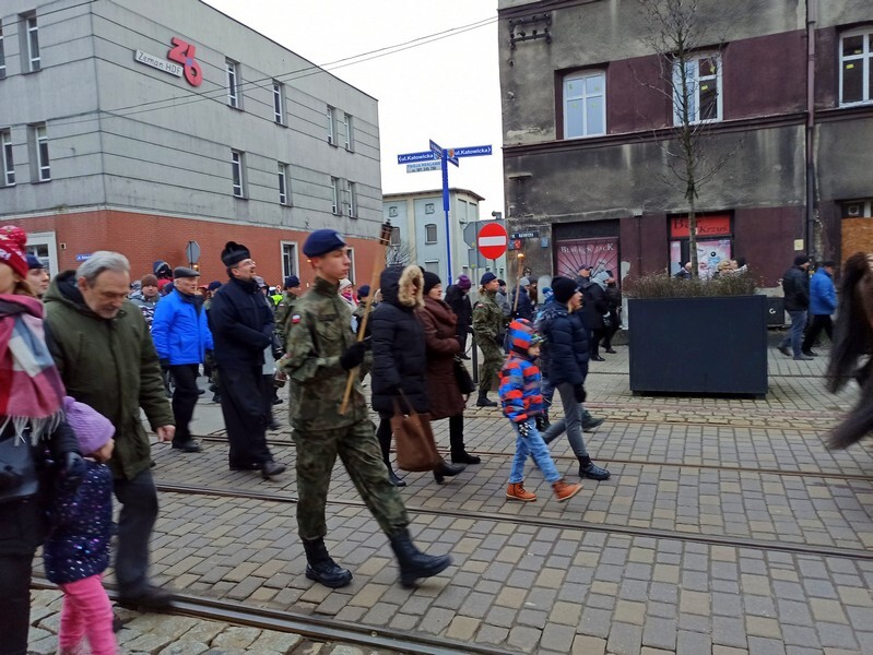 6 stycznia barwny korowód prowadzony przez trzech króli przeszedł z placu ks. Leopolda Raabe przed kościołem św. Jana Chrzciciela ul. Katowicką do kościoła pw. św. apostołów Piotra i Pawła.