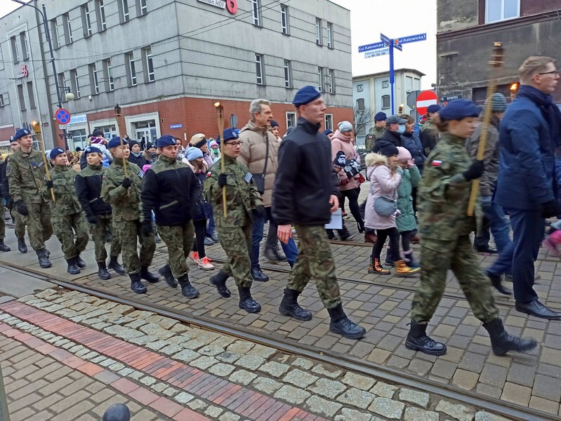 6 stycznia barwny korowód prowadzony przez trzech króli przeszedł z placu ks. Leopolda Raabe przed kościołem św. Jana Chrzciciela ul. Katowicką do kościoła pw. św. apostołów Piotra i Pawła.