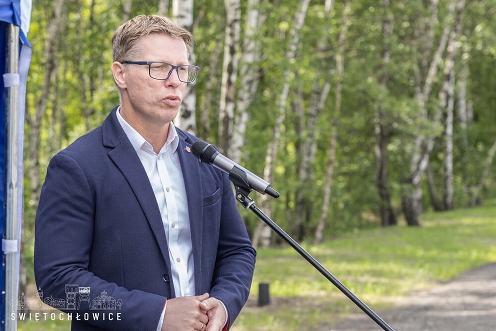 Dzięki pozyskanym przez miasto środkom z Rządowego Funduszu Inwestycji Lokalnych i Rządowego Funduszu Rozwoju Dróg oraz środkom własnym, od dziś kierowcy mogą korzystać z nowego zjazdu z DTŚ! 

fot. UM Świętochłowice