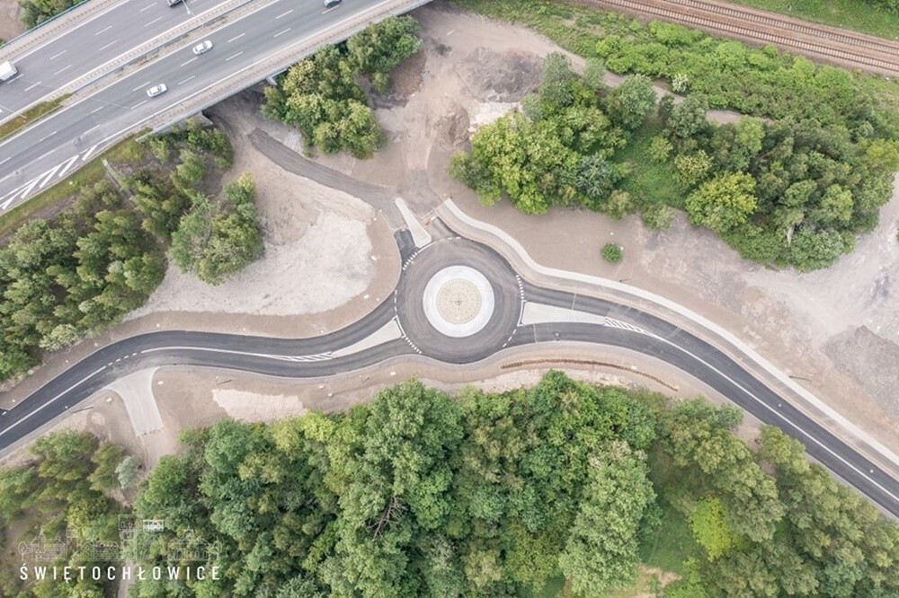 Dzięki pozyskanym przez miasto środkom z Rządowego Funduszu Inwestycji Lokalnych i Rządowego Funduszu Rozwoju Dróg oraz środkom własnym, od dziś kierowcy mogą korzystać z nowego zjazdu z DTŚ! 

fot. UM Świętochłowice