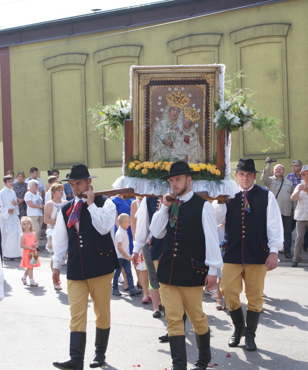 Jak co roku, także dzisiejsza procesja Bożego Ciała na Lipinach była przesączona duchem tradycji nie tylko religijnej, ale również ludowej.