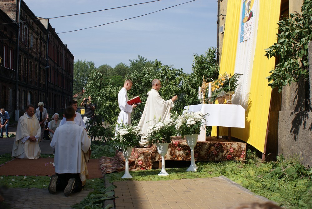 Jak co roku, także dzisiejsza procesja Bożego Ciała na Lipinach była przesączona duchem tradycji nie tylko religijnej, ale również ludowej.
