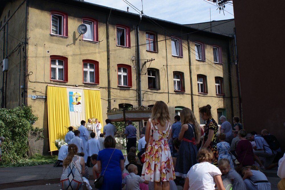 Jak co roku, także dzisiejsza procesja Bożego Ciała na Lipinach była przesączona duchem tradycji nie tylko religijnej, ale również ludowej.