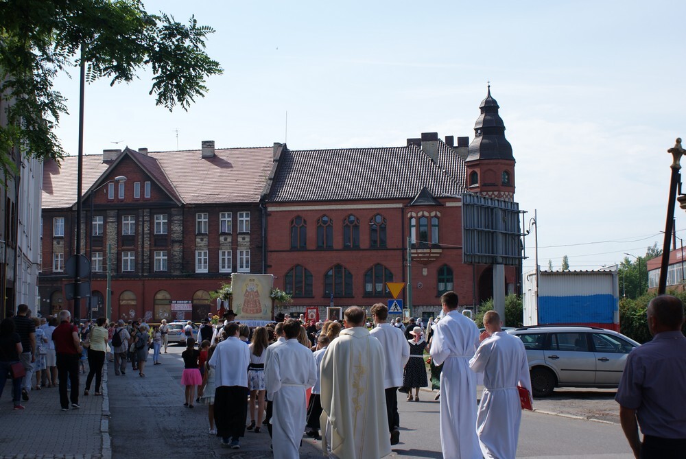 Jak co roku, także dzisiejsza procesja Bożego Ciała na Lipinach była przesączona duchem tradycji nie tylko religijnej, ale również ludowej.