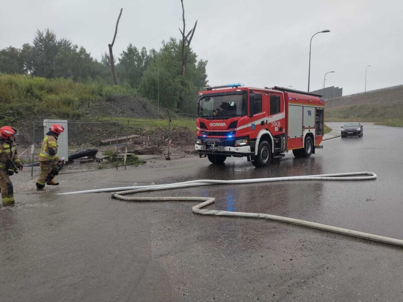 Podtopienia i powalone drzewa. Województwo śląskie w liczbach po silnych ulewach