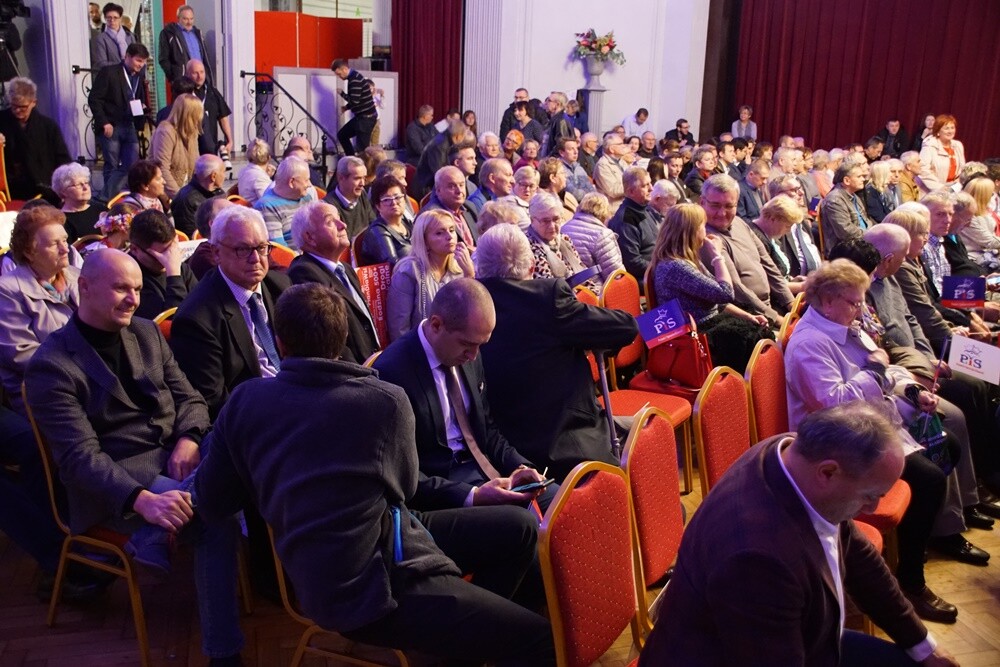 W Centrum Kultury Śląskiej odbywa się spotkanie premiera RP Mateusza Morawieckiego z mieszkańcami Świętochłowic.