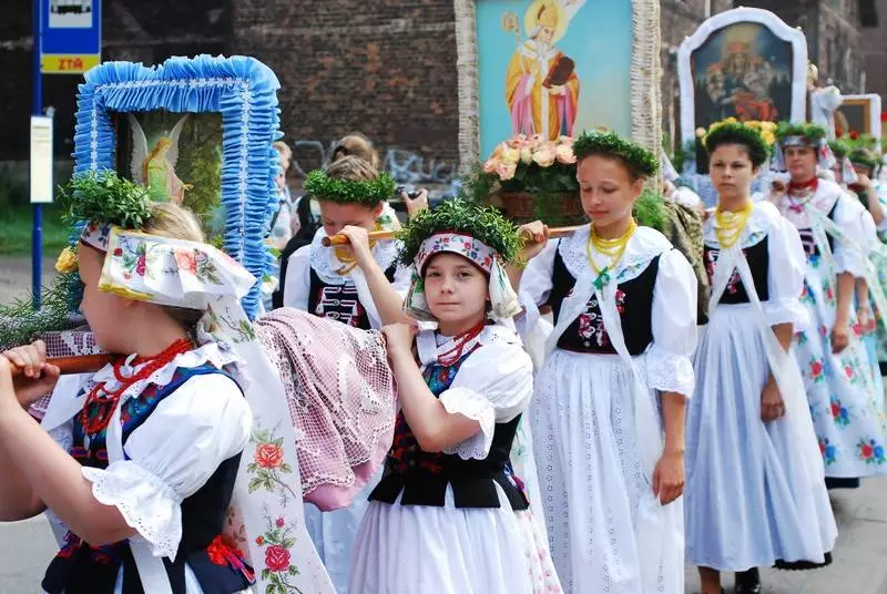 Procesja Bożego Ciała w świętochłowickich Lipinach: Uroczysta msza św. w kościele św. Augustyna miała miejsce 20 czerwca o godzinie 8.00.