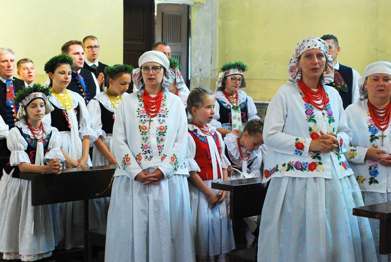 Procesja Bożego Ciała w świetochłowickich Lipinach: 20 czerwca, po uroczystej mszy świętej odprawionej w kościele św. Augustyna ulicami Lipin przeszła barwna procesja Bożego Ciała. Wzięły w niej udział prawdziwe tłumy! Tutejsza uroczystość ma wyjątkowy charakter, ponieważ mieszkańcy ubierają się w tradycyjne stroje regionalne.
