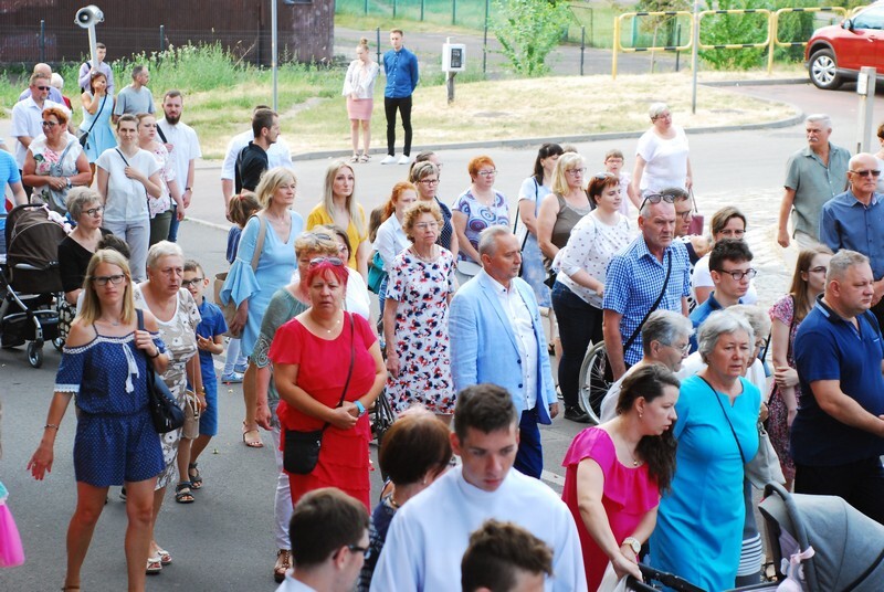 Procesja Bożego Ciała w świetochłowickich Lipinach: 20 czerwca, po uroczystej mszy świętej odprawionej w kościele św. Augustyna ulicami Lipin przeszła barwna procesja Bożego Ciała. Wzięły w niej udział prawdziwe tłumy! Tutejsza uroczystość ma wyjątkowy charakter, ponieważ mieszkańcy ubierają się w tradycyjne stroje regionalne.