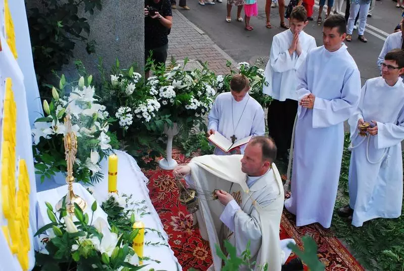 Procesja Bożego Ciała w świetochłowickich Lipinach: 20 czerwca, po uroczystej mszy świętej odprawionej w kościele św. Augustyna ulicami Lipin przeszła barwna procesja Bożego Ciała. Wzięły w niej udział prawdziwe tłumy! Tutejsza uroczystość ma wyjątkowy charakter, ponieważ mieszkańcy ubierają się w tradycyjne stroje regionalne.