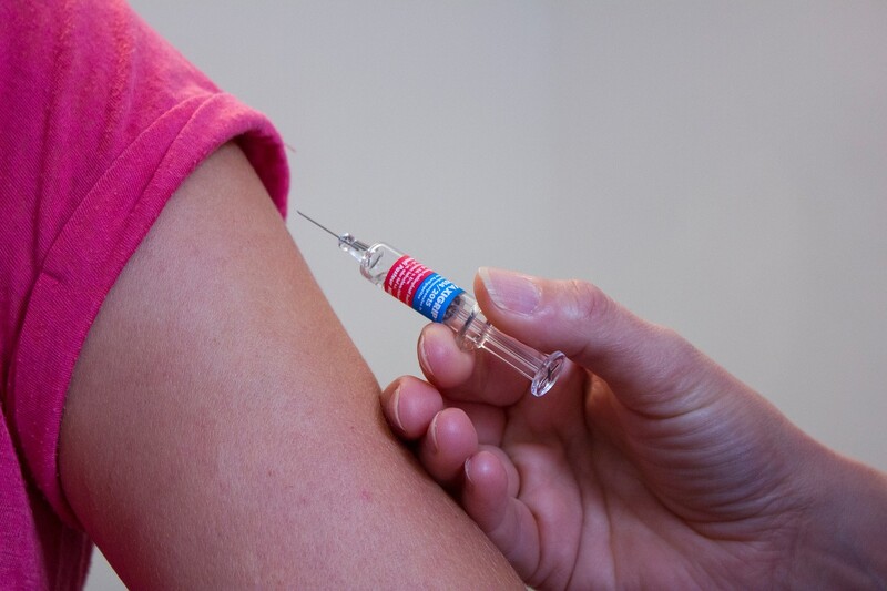 Ruszyły zapisy na bezpłatne szczepienia przeciw HPV. Sprawdź, jak zapisać dziecko!