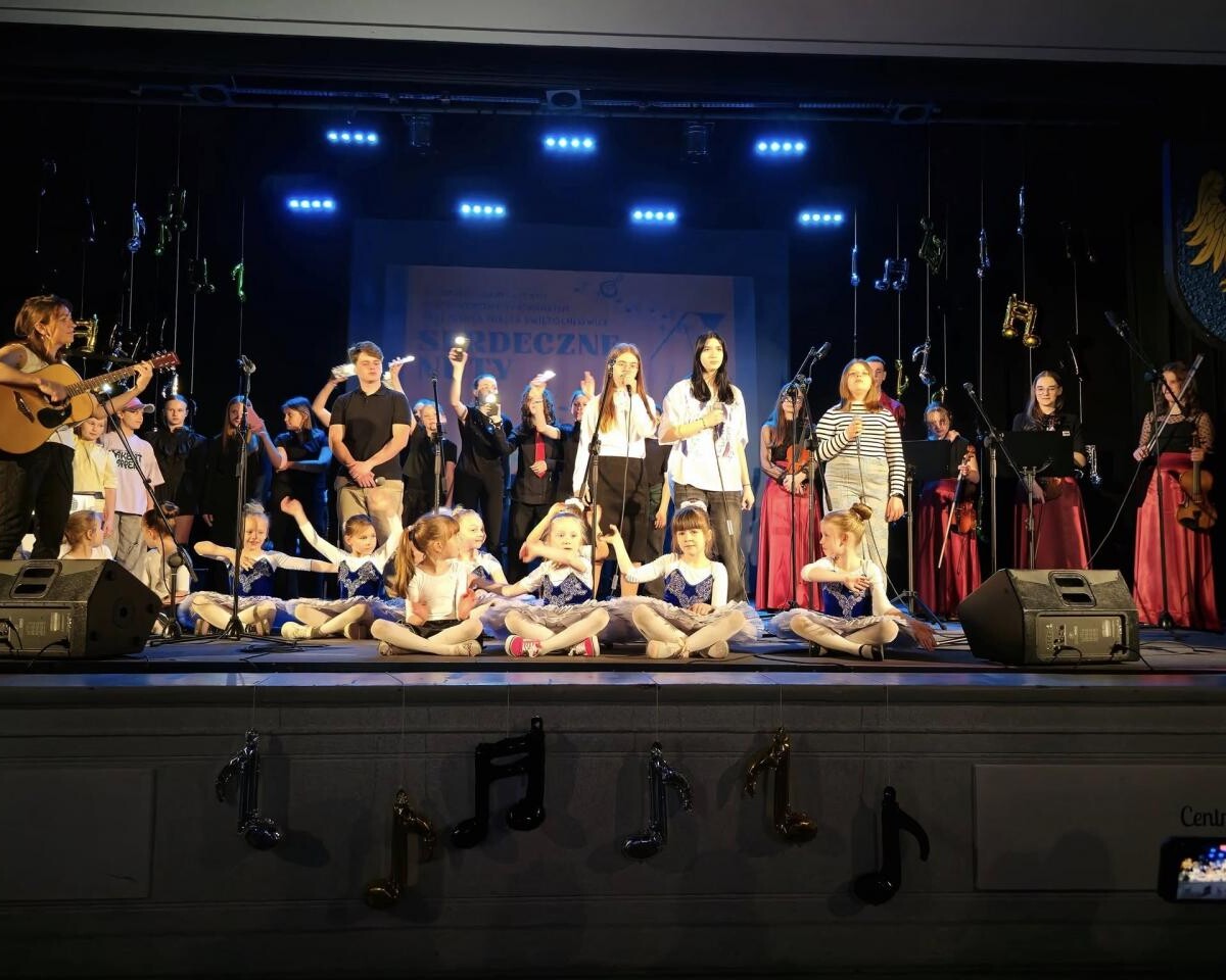 "Serdeczne Nuty" w Świętochłowicach – koncert dzieci dla Kuby poruszył serca widzów [FOTO] / fot. UM Świętochłowice