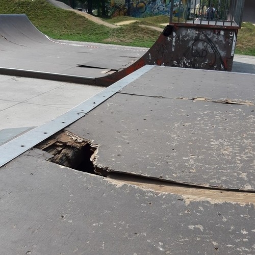 Skate Park przy Ska&#322;ce zamkni&#281;ty - obiekt jest w fatalnym stanie technicznym