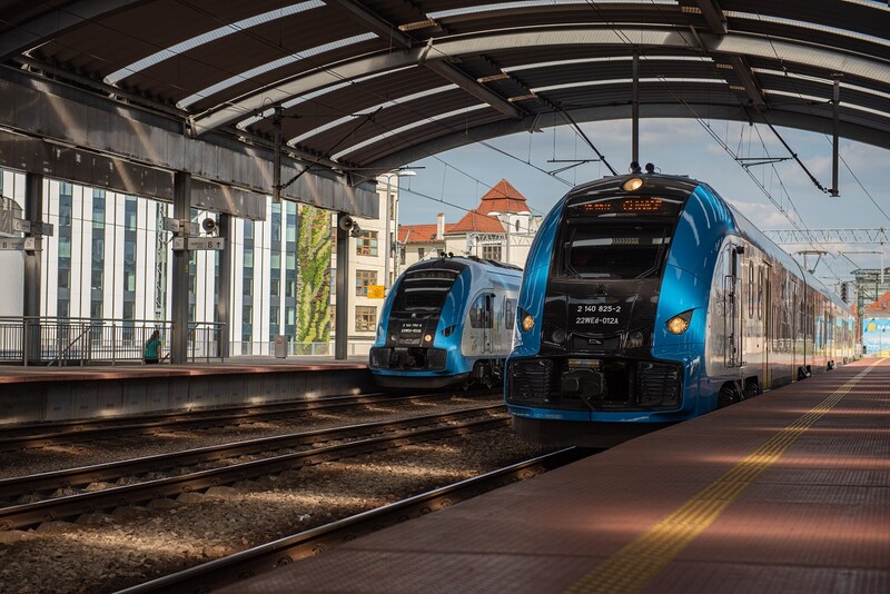 Skorzystaj z oferty zakupu biletów sieciowych podróżując z Kolejami Śląskimi