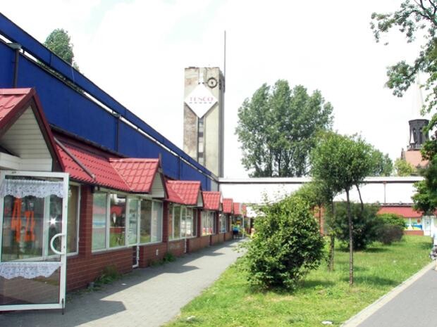 Skwer przy centrum handlowym