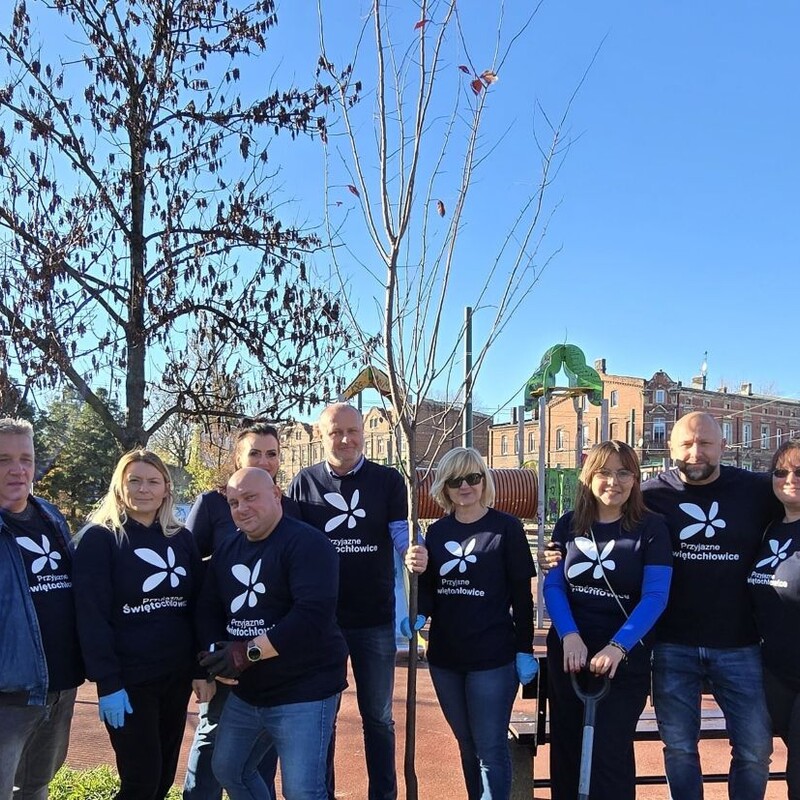 Skwer przy ul. Łagiewnickiej zyskał nowe nasadzenia!
