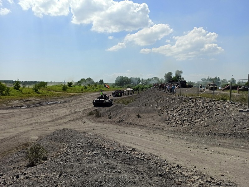 Po raz kolejny w dzielnicy Szombierki w Bytomiu odbywa się zlot pojazdów militarnych i fanów militariów. Śląskie Manewry 2021, bo o nich mowa, przyciągają miłośników historii z całego województwa. W tym roku impreza odbywa się już po raz szesnasty!