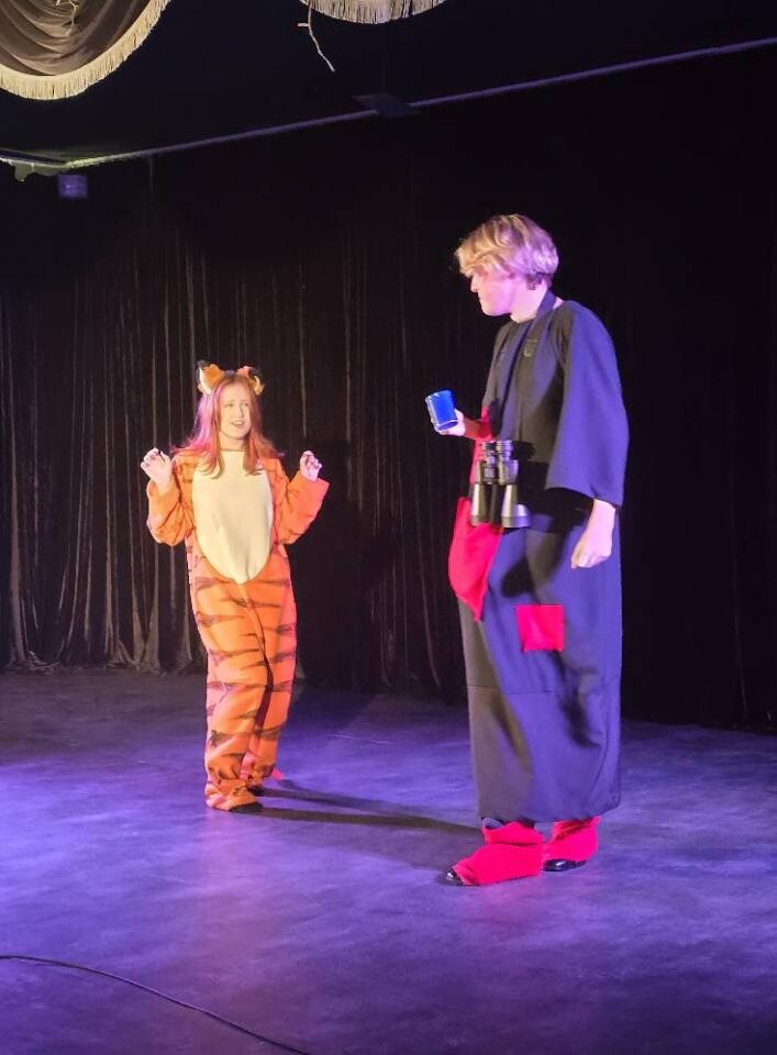 "Smerfy" na scenie! Teatralny debiut Młodszaków zachwycił widzów [ZDJĘCIA] / fot. MDK Świętochłowice FB