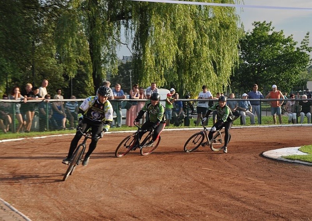 Na torze OSiR Skałka rozegrano międzynarodowy mecz speedrowerowy. W spotkaniu towarzyskim zmierzyły się zespoły MS Śląska Świętochłowice i angielskiej drużyny Astley & Tyldesley Manchester. Triumfowali świętochłowiczanie 76:74.