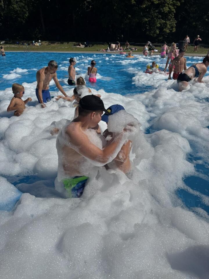 Splash Party na "Skałce" przyciągnęło tłumy i wywołało mnóstwo radości! [ZDJĘCIA] / fot. OSiR Skałka FB