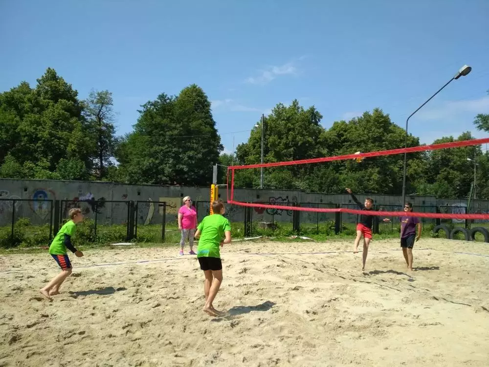 Na boisku przy ZSO nr 1 w Świętochłowicach rozegrano miejski turniej siatkówki plażowej dla szkół gimnazjalnych i ponadgimnazjalnych.