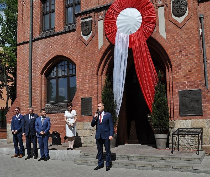 Miejskie obchody rocznicy uchwalenia Konstytucji 3 maja rozpoczęły się od uroczystej Mszy św. w kościele pw. św. Piotra i Pawła.