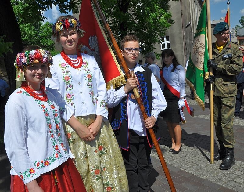 Miejskie obchody rocznicy uchwalenia Konstytucji 3 maja rozpoczęły się od uroczystej Mszy św. w kościele pw. św. Piotra i Pawła.