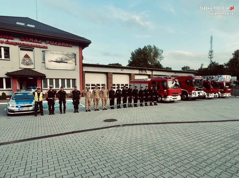 Świętochłowiccy policjanci oddali hołd tragicznie zmarłym strażakom z Poznania