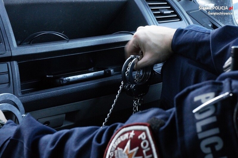 Świętochłowice: Pijany i bez uprawnień kierował skradzionym autem