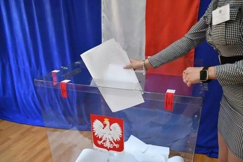 Świętochłowiczanie ruszyli do urn! Trwają wybory prezydenckie 2025