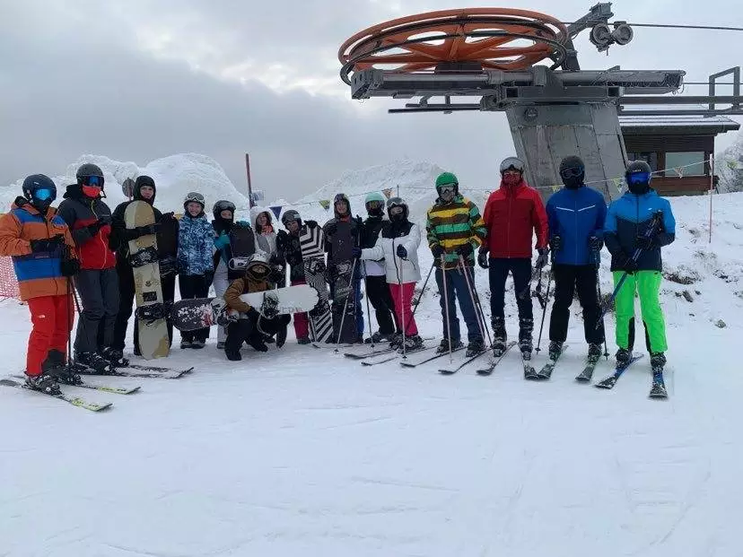 Uczniowie Kochana i Jedynki razem na nartach