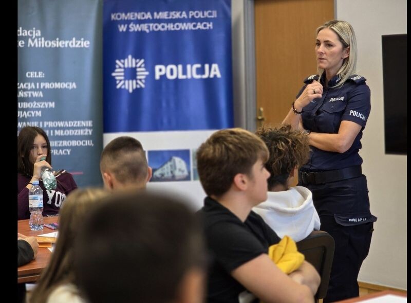 Uczniowie uczą się przeciwdziałać przemocy. Policyjne warsztaty edukacyjne