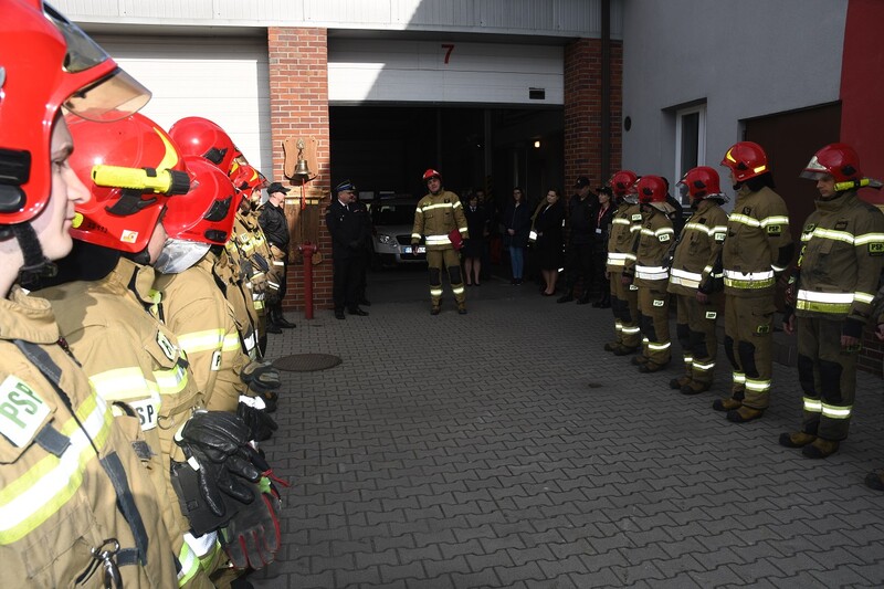 Uroczysta zmiana służby w Komendzie Miejskiej Państwowej Straży Pożarnej