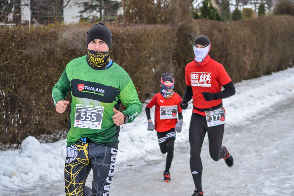 Około 500 osób - biegaczy i zawodników nordic walking - wzięło udział w charytatywnych zawodach sportowych na terenie Skałki. Byliśmy tam i my, mamy zdjęcia!