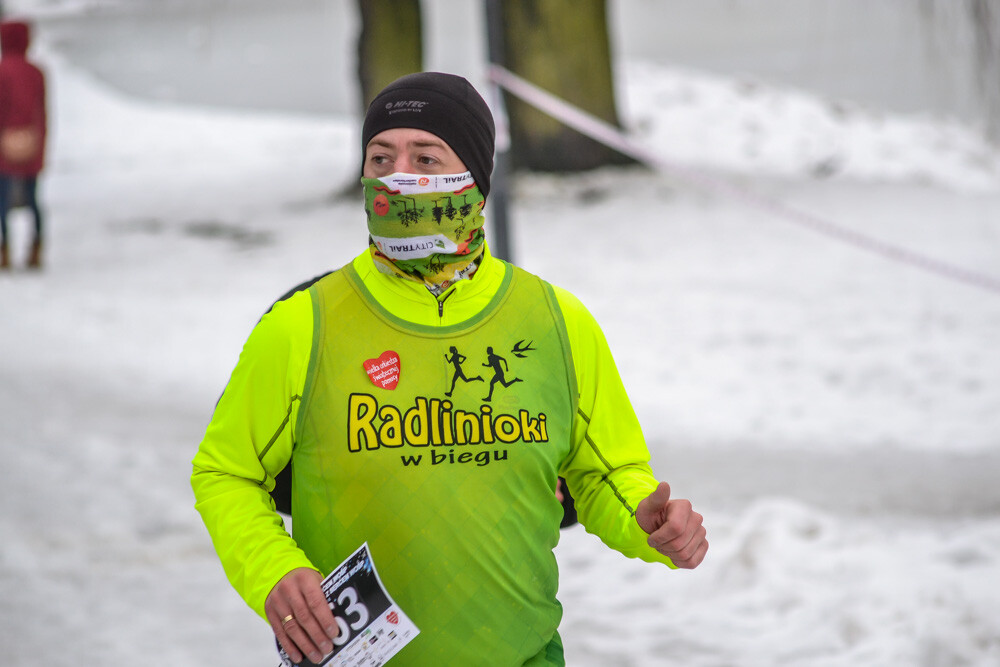 Około 500 osób - biegaczy i zawodników nordic walking - wzięło udział w charytatywnych zawodach sportowych na terenie Skałki. Byliśmy tam i my, mamy zdjęcia!