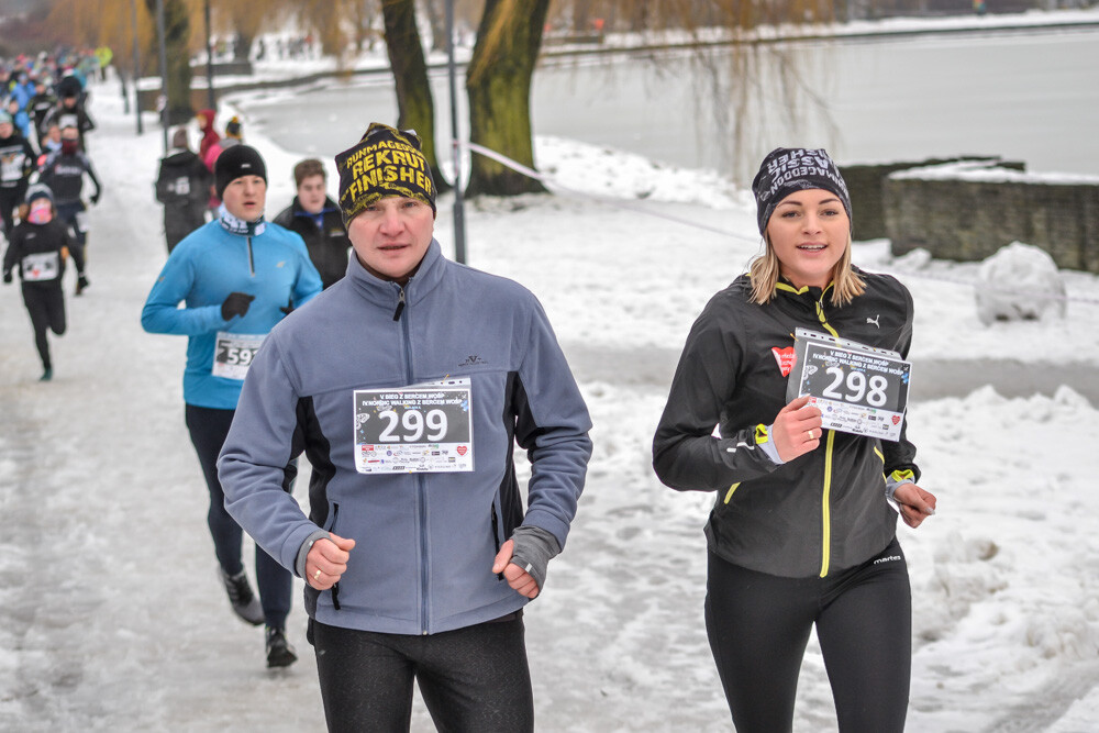 Około 500 osób - biegaczy i zawodników nordic walking - wzięło udział w charytatywnych zawodach sportowych na terenie Skałki. Byliśmy tam i my, mamy zdjęcia!