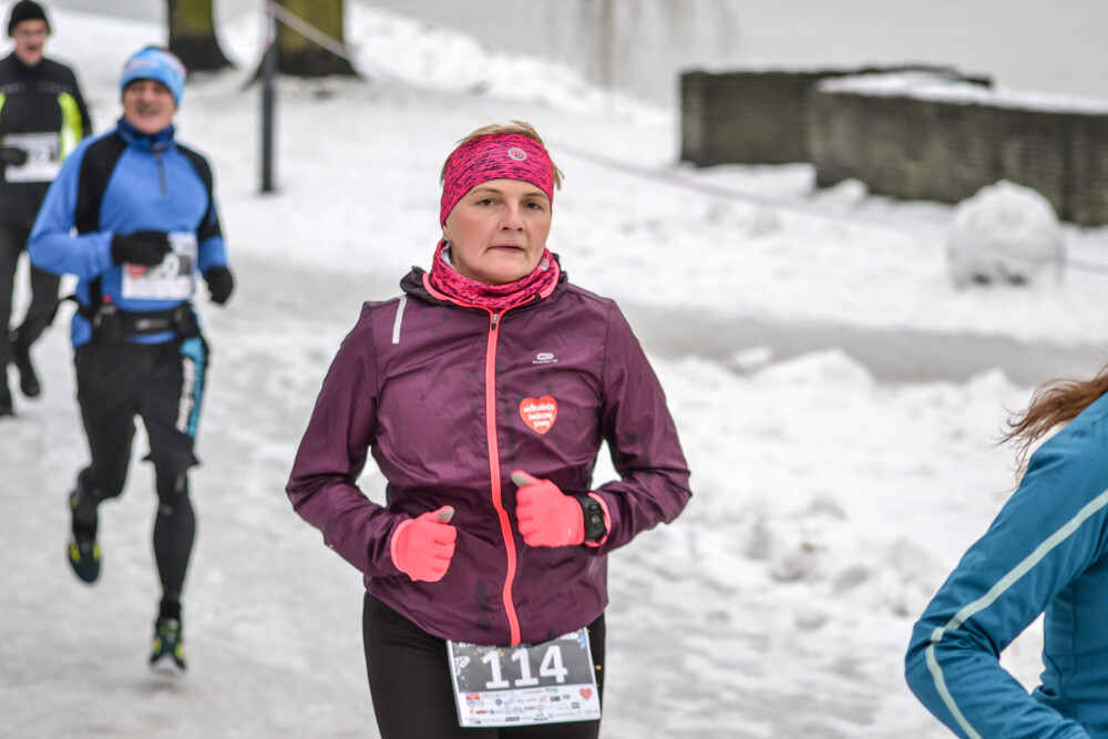 Około 500 osób - biegaczy i zawodników nordic walking - wzięło udział w charytatywnych zawodach sportowych na terenie Skałki. Byliśmy tam i my, mamy zdjęcia!