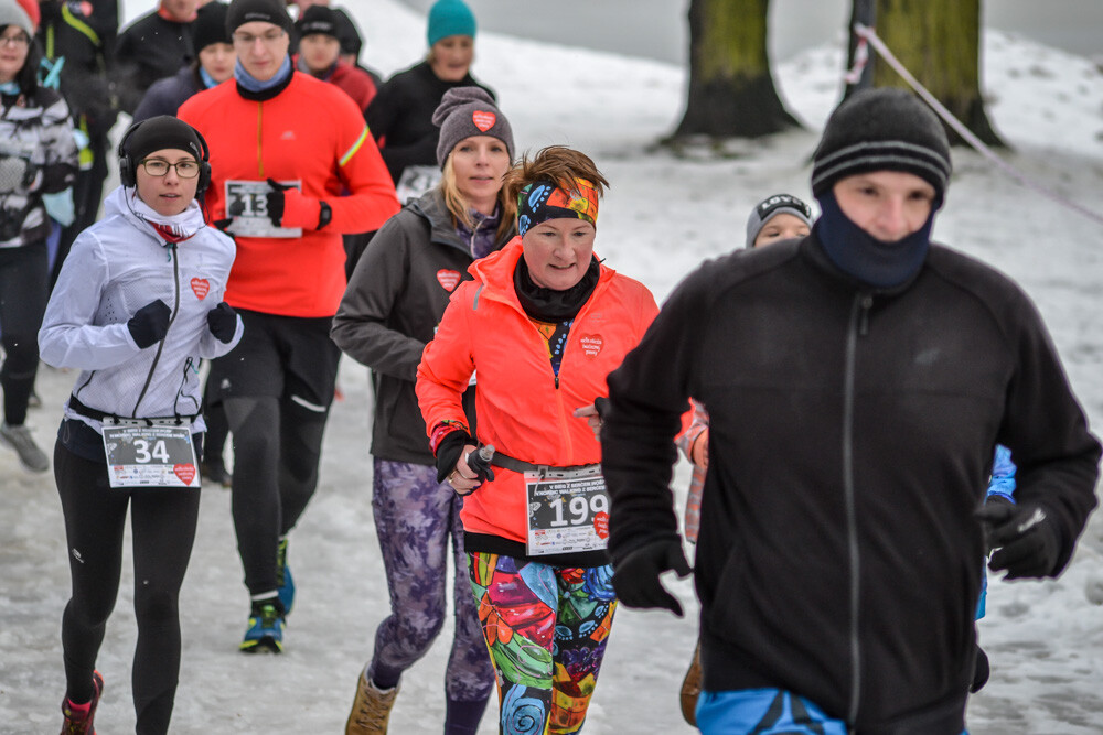 Około 500 osób - biegaczy i zawodników nordic walking - wzięło udział w charytatywnych zawodach sportowych na terenie Skałki. Byliśmy tam i my, mamy zdjęcia!