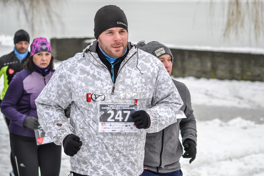 Około 500 osób - biegaczy i zawodników nordic walking - wzięło udział w charytatywnych zawodach sportowych na terenie Skałki. Byliśmy tam i my, mamy zdjęcia!