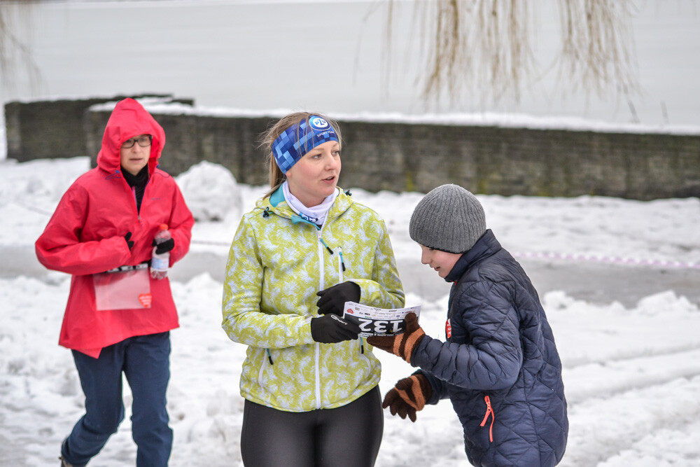 Około 500 osób - biegaczy i zawodników nordic walking - wzięło udział w charytatywnych zawodach sportowych na terenie Skałki. Byliśmy tam i my, mamy zdjęcia!