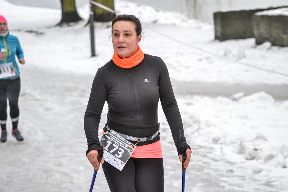 Około 500 osób - biegaczy i zawodników nordic walking - wzięło udział w charytatywnych zawodach sportowych na terenie Skałki. Byliśmy tam i my, mamy zdjęcia!