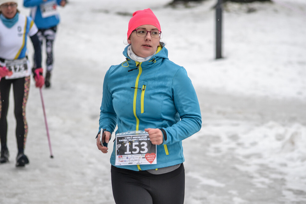 Około 500 osób - biegaczy i zawodników nordic walking - wzięło udział w charytatywnych zawodach sportowych na terenie Skałki. Byliśmy tam i my, mamy zdjęcia!