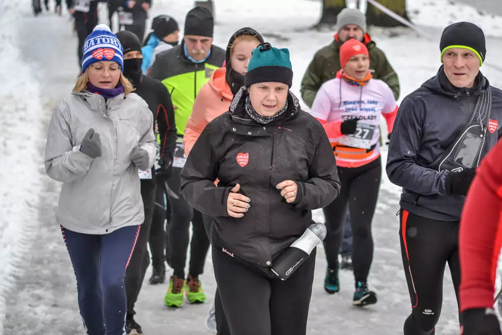 Około 500 osób - biegaczy i zawodników nordic walking - wzięło udział w charytatywnych zawodach sportowych na terenie Skałki. Byliśmy tam i my, mamy zdjęcia!