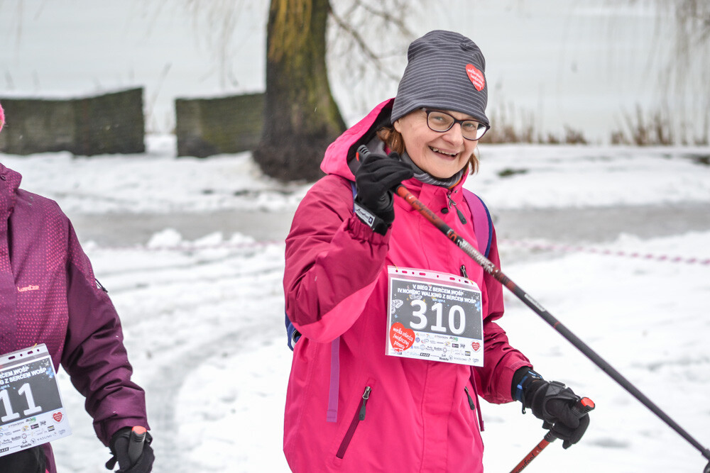 Około 500 osób - biegaczy i zawodników nordic walking - wzięło udział w charytatywnych zawodach sportowych na terenie Skałki. Byliśmy tam i my, mamy zdjęcia!