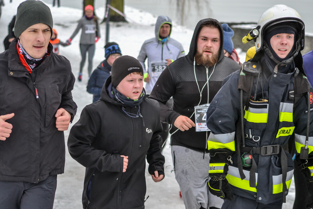 Około 500 osób - biegaczy i zawodników nordic walking - wzięło udział w charytatywnych zawodach sportowych na terenie Skałki. Byliśmy tam i my, mamy zdjęcia!